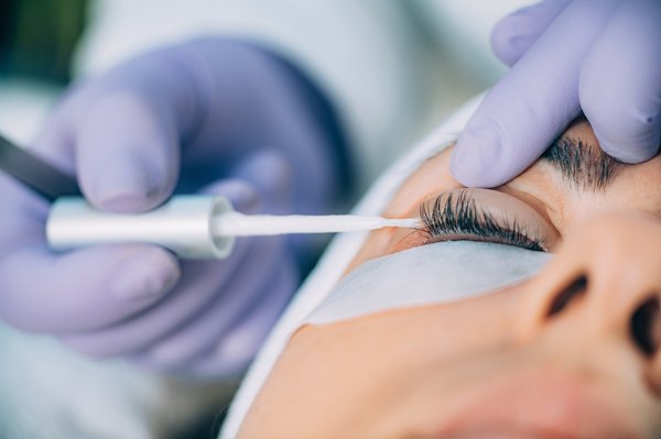 Lash lift avant après : découvrez les résultats éblouissants